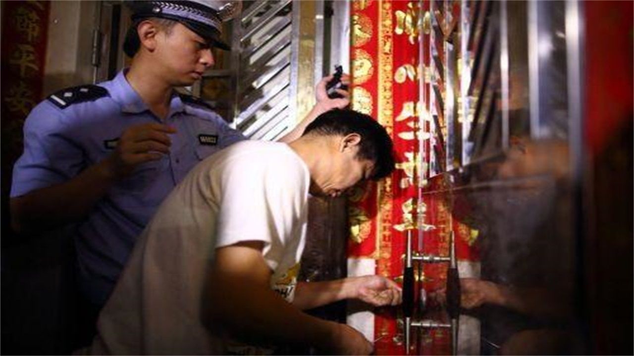 德江县请开锁师傅开了锁后，师傅为什么一般都不进门，就算主人请也不进去？